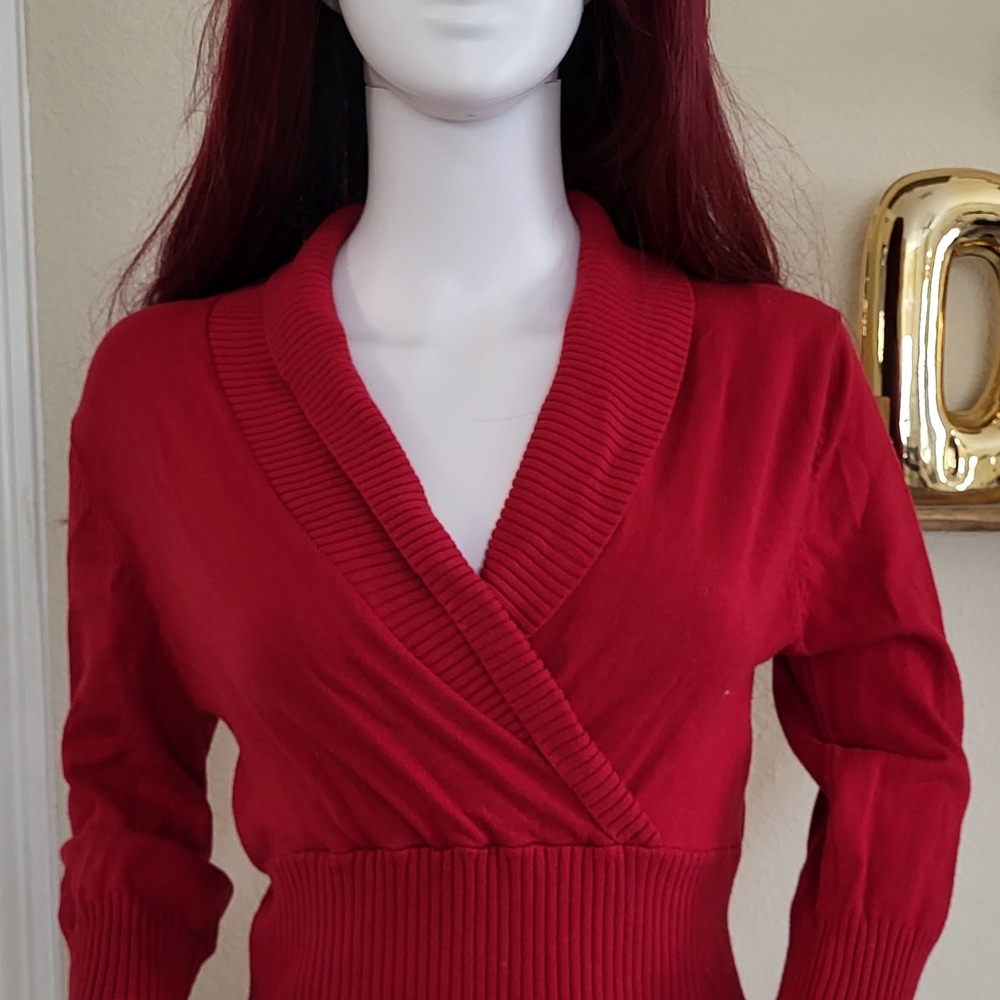 Elegant Red Women's Sweater